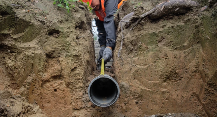 installs driveway trench drains